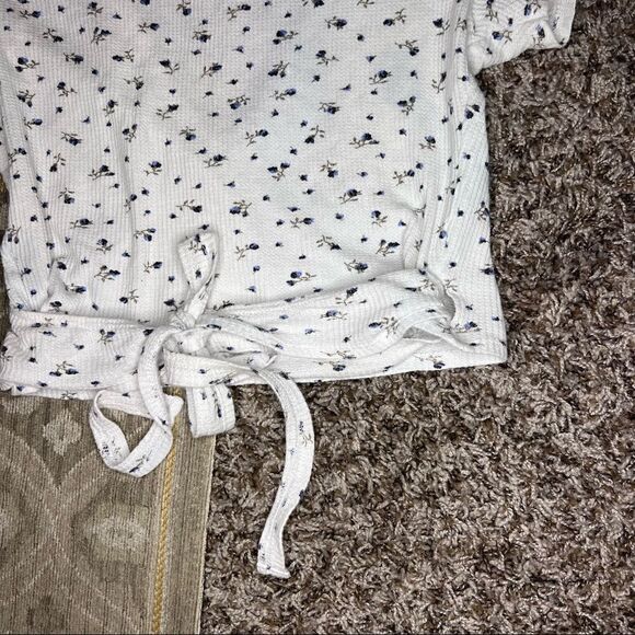 Brandy Melville Floral Wrap Top - Picture 4 of 6